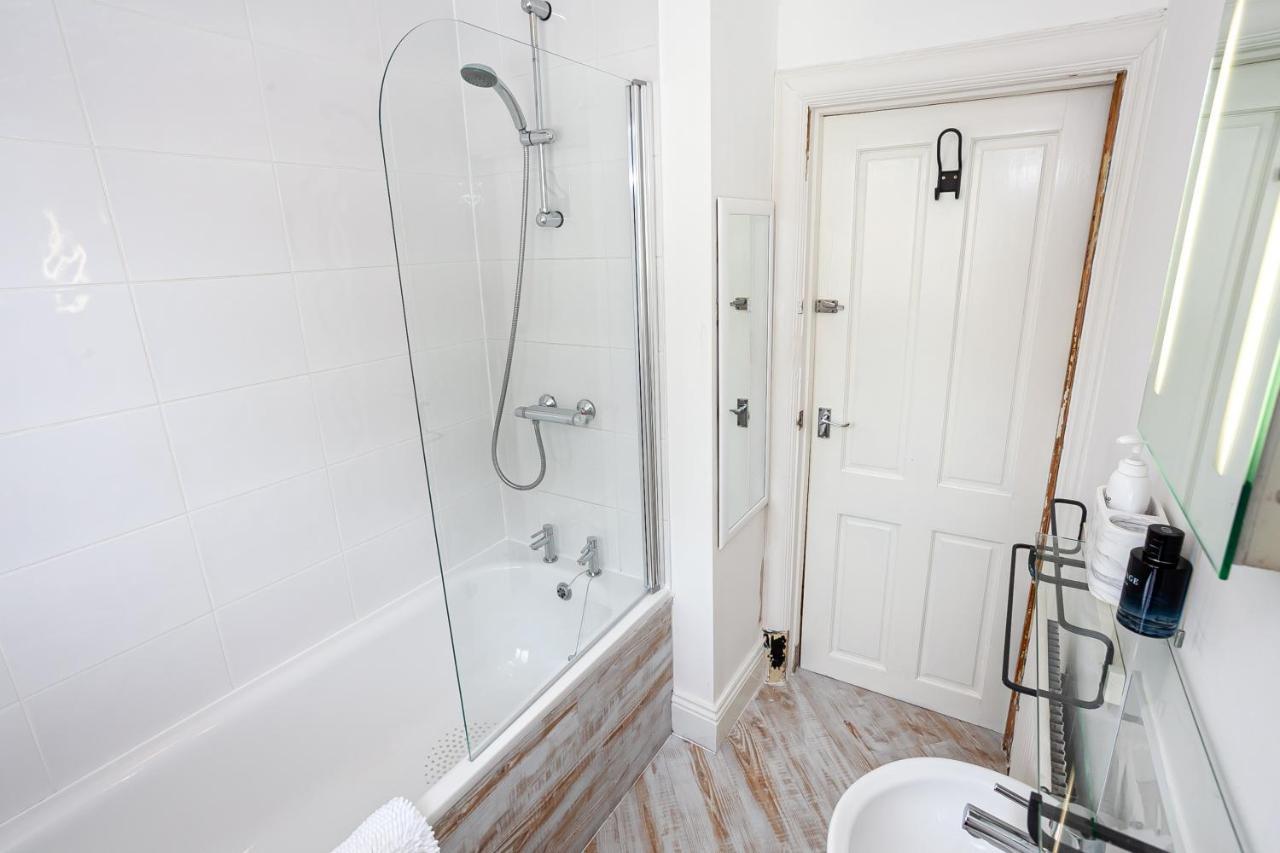 Cosy 2 Bed Apartment - Close To Leeds Centre Bagian luar foto
